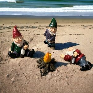 DRUNK Garden Gnomes 4 Piece Set NWT